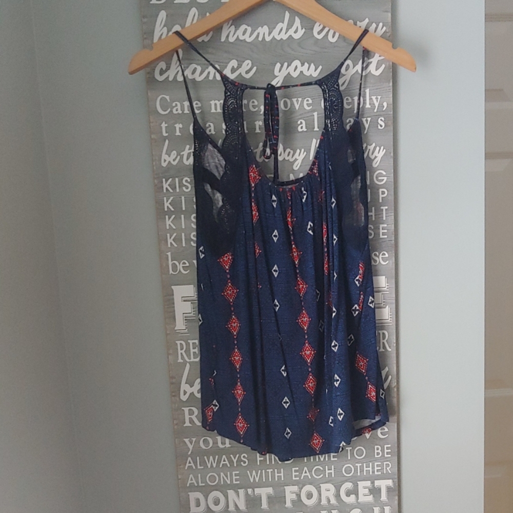 🩵5/$25 Blue patterned tank top - Picture 5 of 5